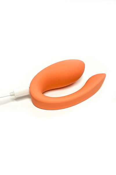 Glam Couple’s Vibrator With Remote Control
