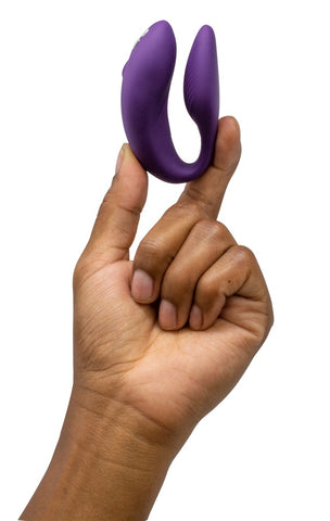 We-Vibe Chorus in hand